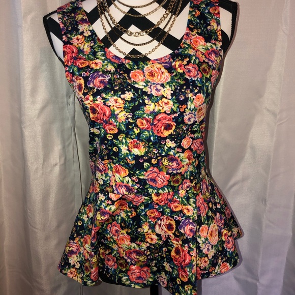 Floral peplum top - Picture 1 of 3